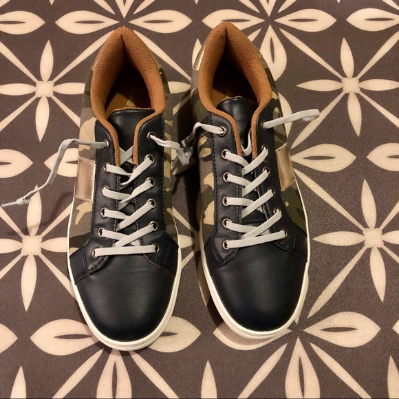 Camoflauge sneakers - Picture 3 of 3